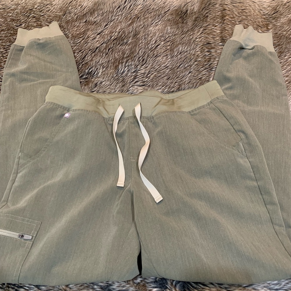Figs Zamora Jogger Scrub Pants 1449 heather Olive Size M Tall Length